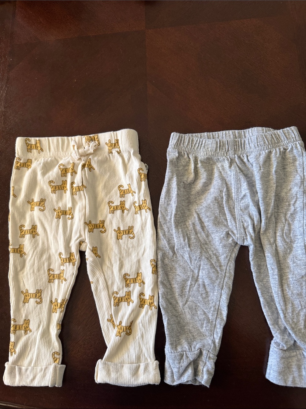 Baby Toddler Dog Print Cream Leggings & Solid Gray Pants Set